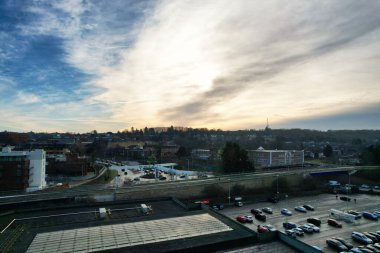 GREAT BRITAIN, LUTON - 22ND JANUARY, 2023: Şehir Merkezi Yüksek Açı Görünümü, İngiltere 'nin Modern ve Tarihi Görünümü 