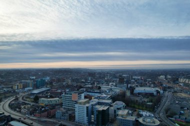 ENGLAND, UK, LUTON - 22ND JANUARY, 2023: Luton Şehir Merkezi 'nin Yüksek Açısı, Modern ve Tarihsel İngiltere Kasabası, Drone View 