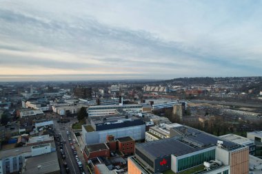 ENGLAND, UK, LUTON - 22ND JANUARY, 2023: Luton Şehir Merkezi 'nin Yüksek Açısı, Modern ve Tarihsel İngiltere Kasabası, Drone View 