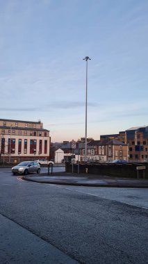 ENGLAND, UK, LUTON - 22ND JANUARY, 2023: Luton Şehir Merkezi 'nin Yüksek Açısı, Modern ve Tarihsel İngiltere Kasabası, Drone View 