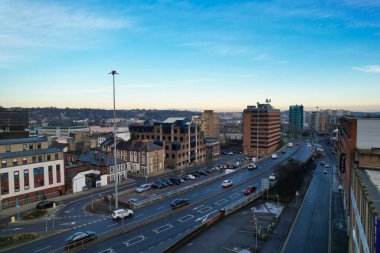 ENGLAND, UK, LUTON - 22ND JANUARY, 2023: Luton Şehir Merkezi 'nin Yüksek Açısı, Modern ve Tarihsel İngiltere Kasabası, Drone View 