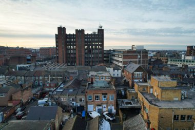 ENGLAND, UK, LUTON - 22ND JANUARY, 2023: Luton Şehir Merkezi 'nin Yüksek Açısı, Modern ve Tarihsel İngiltere Kasabası, Drone View 