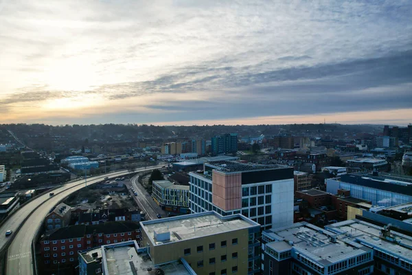 GREAT BRITAIN, LUTON - 22ND JANUARY, 2023: Şehir Merkezi Yüksek Açı Görünümü, İngiltere 'nin Modern ve Tarihi Görünümü 