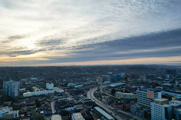 GREAT BRITAIN, LUTON - 22ND JANUARY, 2023: Şehir Merkezi Yüksek Açı Görünümü, İngiltere 'nin Modern ve Tarihi Görünümü 