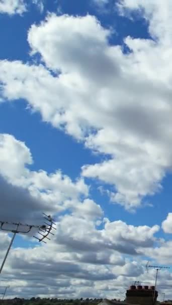 英国の都市 タイムラプス映像上の高速移動雲 — ストック動画