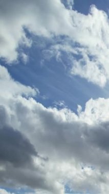 İngiliz Şehri 'nde Hızlı Hareket Eden Bulutlar, Zaman Süratli Görüntü