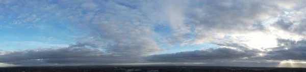 Vista Panorâmica Belas Nuvens Pôr Sol Sobre Horizonte — Fotografia de Stock