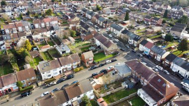 İngiltere 'nin Luton şehrindeki Asyalı Pakistanlı ve Kaşmir Müslüman Cemaatinin Yüksek Gayrimenkul evleri ve Residenals of Asian Pakistanlı ve Kashmiri Müslüman Cemaati, İHA' nın 03-02-2023 tarihli görüntüleri ele geçirildi