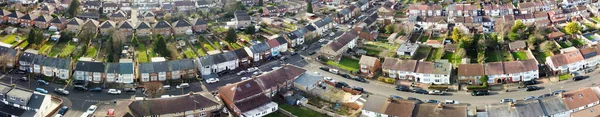英国卢顿市亚洲裔巴基斯坦人和克什米尔穆斯林社区的房产和残余物的高角度 Drone的影像拍摄于2023年2月3日 — 图库照片