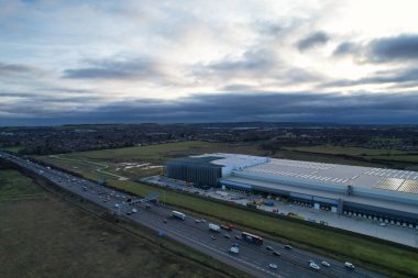 BİRLİK KINGDOM, LUTON - 03RD FEBRUARY, 2023: Luton Town 'daki Yolların Yüksek Açı Görünümü 