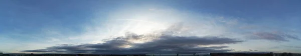 Сценічний Вигляд Хмаристого Неба Над Англійським Містом Вдень — стокове фото