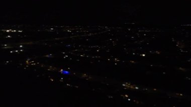 Aydınlanmış İngiliz Luton Kasabasının Günbatımından Hemen Sonra ve Gece Boyunca Hava Görüntüleri