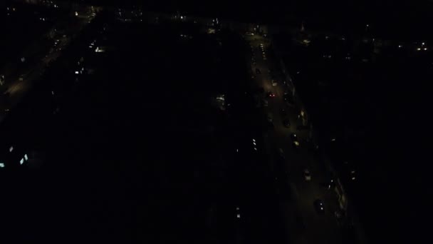 Nagranie Lotnicze Podświetlanego Brytyjskiego Luton Town Tuż Zachodzie Słońca Nocy — Wideo stockowe