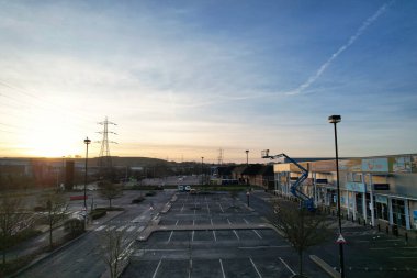 UNITED KINGDOM, LUTON - 5TH FEBRUARY, 2023: High Angle Panoramic View of Retail Park and Central Dunstable Town 