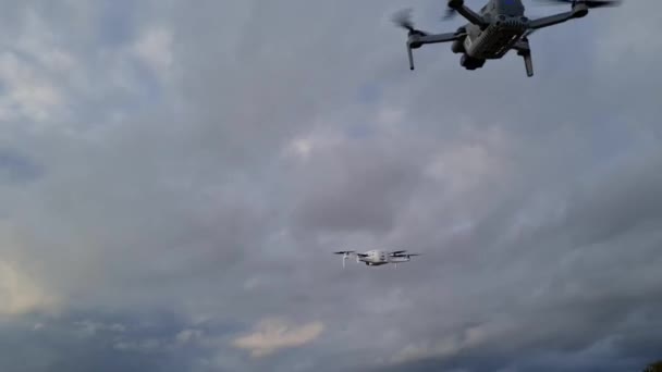 Drones Volando Aire British Countryside — Vídeos de Stock