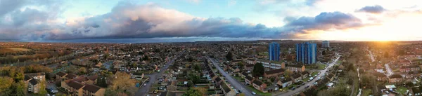 日落时分卢顿市的空中景观 — 图库照片