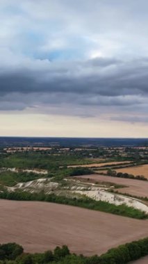 İngiltere 'de İngiliz Karayolları ve Trafik Yüksek Açı Hava Görüntüsü