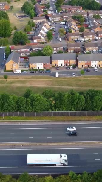 Vista Aérea Ángulo Alto Las Carreteras Británicas Tráfico Inglaterra Reino — Vídeos de Stock