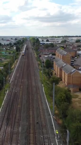 Αεροφωτογραφία Του Σιδηροδρομικού Σταθμού Και Luton City England Μια Πλήρη — Αρχείο Βίντεο