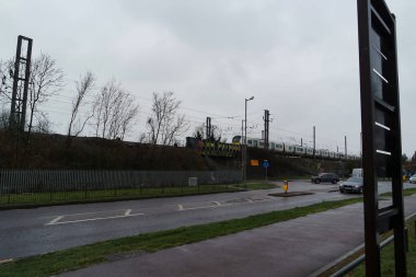 Bulutlu bir günde Luton şehrinin görüntüsü