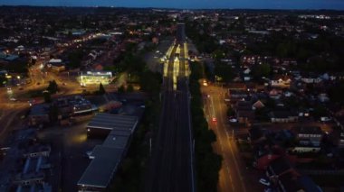 Gün batımında Luton Şehri ve Leagrave İstasyonunun En İyi Hava Görüntüsü 