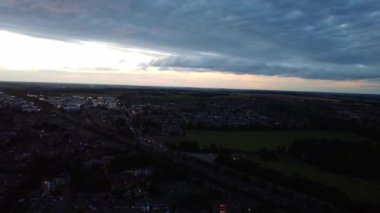 Gün batımında Luton Şehri ve Leagrave İstasyonunun En İyi Hava Görüntüsü 