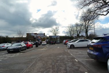 Luton Şehri Sokak Manzarası ve Süpermarketleri