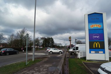 Luton Şehri Sokak Manzarası ve Süpermarketleri