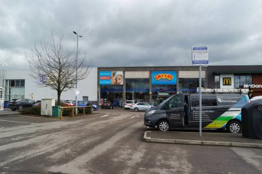 Luton Şehri Sokak Manzarası ve Süpermarketleri