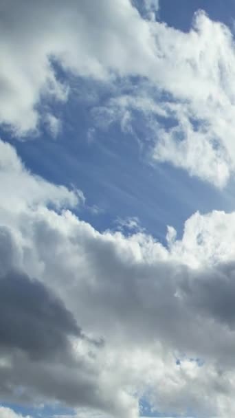 Schnell Bewegte Wolken Über Der Britischen Stadt Zeitraffer Aufnahmen — Stockvideo