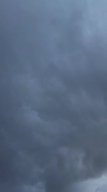 İngiliz Şehri 'nde Hızlı Hareket Eden Bulutlar, Zaman Süratli Görüntü