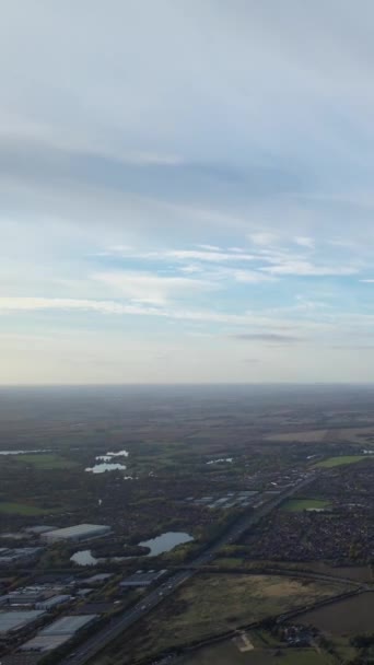 Ngiliz Şehri Nde Hızlı Hareket Eden Bulutlar Zaman Süratli Görüntü — Stok video
