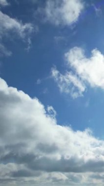 İngiliz Şehri 'nde Hızlı Hareket Eden Bulutlar, Zaman Süratli Görüntü