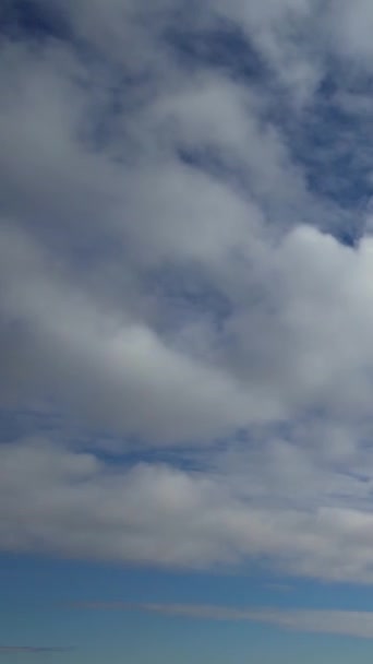 Gyors Mozgó Felhők Brit Város Felett Time Lapse Footage — Stock videók