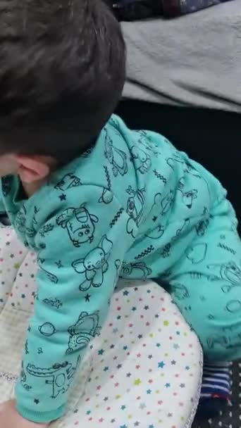 Süßes Asiatisches Pakistanisches Baby Nahaufnahme Aufnahmen Von Niedlichen Jungen Hause — Stockvideo