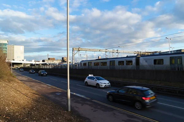 İngiltere 'nin Luton Kasabası Şehir Merkezi ve Merkez Tren İstasyonu