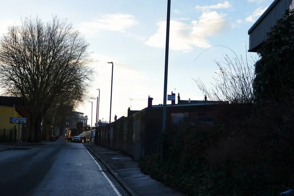 英国Luton镇市中心的低角度图像 中卢顿市和道路视图 — 图库照片