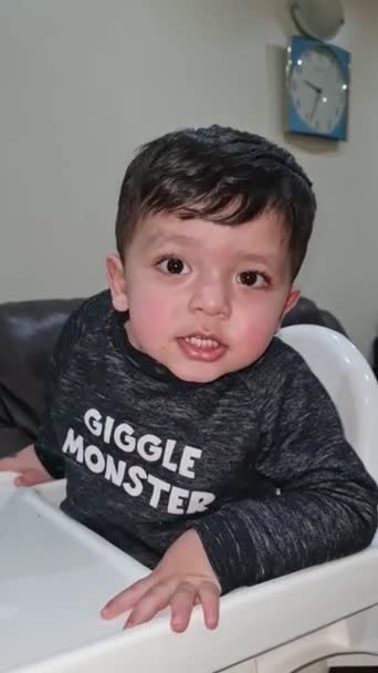 Söt Asiatisk Pakistansk Bebis Närbild Bilder Söt Pojke Hemma — Stockvideo
