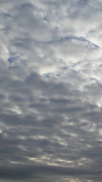 Gyönyörű Nagy Szögű Felvételek Drámai Felhők — Stock videók