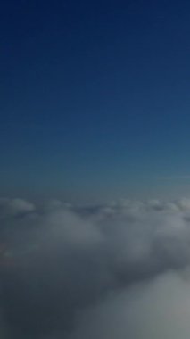 Dramatik Bulutların ve Gökyüzünün Güzel Zaman Hızı Görüntüsü