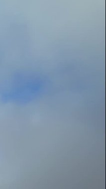 Dramatik Bulutların ve Gökyüzünün Güzel Zaman Hızı Görüntüsü