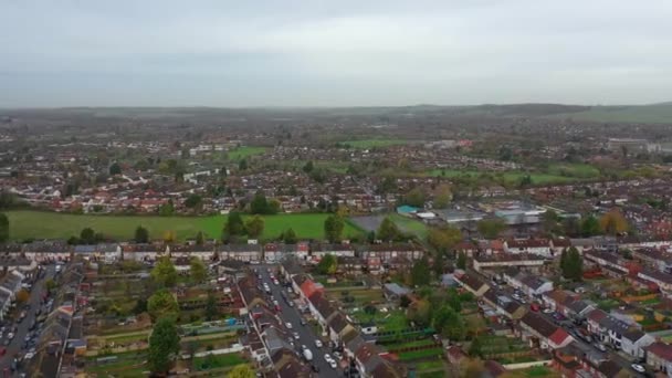 Imágenes Aéreas Casas Residenciales Británicas Sobre Ciudad Durante Atardecer — Vídeo de stock