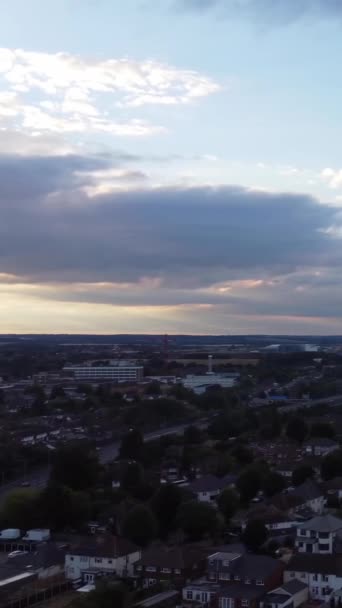Schöne Aufnahmen Von Dramatischen Wolken Und Himmel Während Des Sonnenuntergangs — Stockvideo