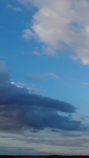 Mooie Hoge Hoek Beeld Van Dramatische Wolken Lucht Tijdens Zonsondergang — Stockvideo