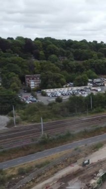 UNITED KINGDOM, ENGLAND, LUTON - 15 Şubat 2023: İngiltere 'nin Luton şehrindeki Luton İş Perakende Parkı Chaul End Luton' un Güzel Görüntüsü.