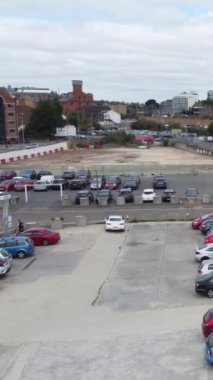 UNITED KINGDOM, ENGLAND, LUTON - 15 Şubat 2023: İngiltere 'nin Luton şehrindeki Luton İş Perakende Parkı Chaul End Luton' un Güzel Görüntüsü.