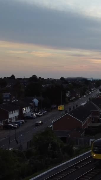 Högvinkelfilm Från Luton City England Filmen Togs Solnedgången Med Drönarens — Stockvideo