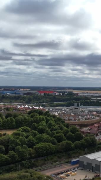 英格兰 吕顿市 2022年9月25日 中央火车站的铁路列车 英国城市上空多云的一天 — 图库视频影像
