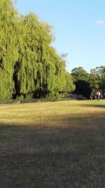 İngiltere, LUTON TOWN - 15 Temmuz 2022: Yüksek Açılı Wardown Halk Parkı. Luton Kasabası 'nda Parlak Güneşli Gün