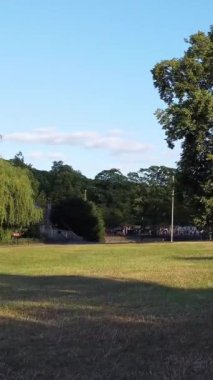 İngiltere, LUTON TOWN - 15 Temmuz 2022: Yüksek Açılı Wardown Halk Parkı. Luton Kasabası 'nda Parlak Güneşli Gün